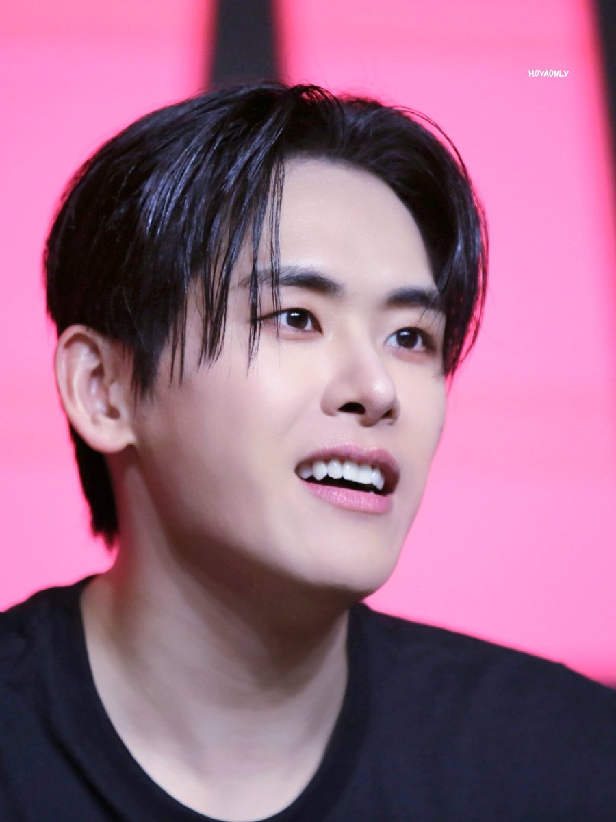 250510 이호원 팬미팅 Hommage
홀리 바라보는 눈빛 ✨️  😍 

#호원 #호야 #HOYA #HOWON 
#イホウォン #이호원 #ホヤ