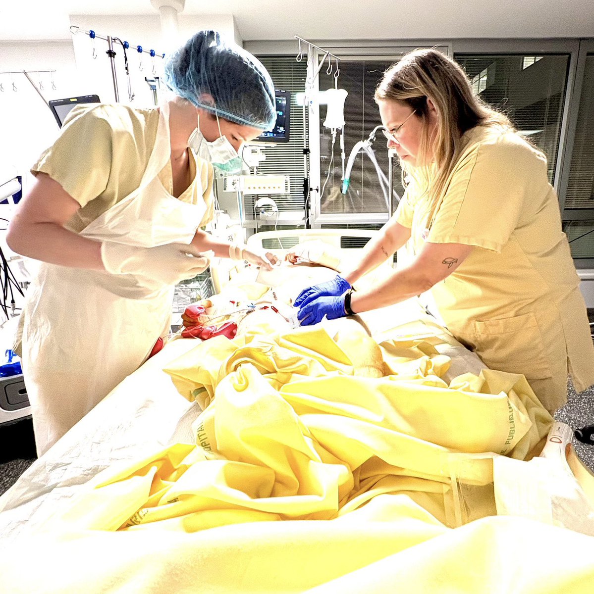 Anesthesie.Reanimation.HEGP (@anesth_rea_hegp) on Twitter photo Concentration dans l’action.
La collaboration AS/IDE, un binôme gagnant !
<a href="/HopitalPompidou/">Hôpital européen Georges-Pompidou AP-HP</a> <a href="/SFAR_ORG/">SFAR Anesthésie Réanimation</a> <a href="/contactfnir/">Fédération Nationale des Infirmiers de Réanimation</a> #infirmièrederéa #sspi Concentration dans l’action.
La collaboration AS/IDE, un binôme gagnant !
<a href="/HopitalPompidou/">Hôpital européen Georges-Pompidou AP-HP</a> <a href="/SFAR_ORG/">SFAR Anesthésie Réanimation</a> <a href="/contactfnir/">Fédération Nationale des Infirmiers de Réanimation</a> #infirmièrederéa #sspi