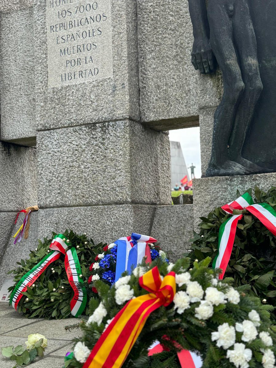Mi convalecencia me impide estar hoy en los actos del 80° aniversario de la liberación del campo de concentración de Mauthausen acompañando a SSMM los Reyes, quienes asisten en homenaje a los españoles y españolas que sufrieron el doble horror del exilio, por la Guerra de España,