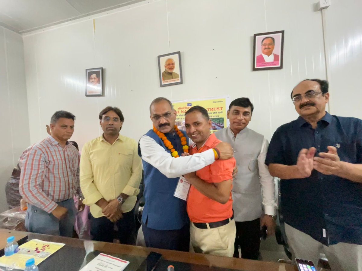 AnilSharma4BJP's tweet image. आज नई सोच नई पहल संस्था के तत्वाधान में उत्तराखण्ड लोक-भाषा साहित्य मंच, दिल्ली द्वारा आयोजित ग्रीष्मकालीन कार्यशालाओं (सत्र 2025) के शुभारंभ कार्यक्रम में शामिल होने का सौभाग्य प्राप्त हुआ। संस्थान के अध्यक्ष श्री दिनेश जोशी जी द्वारा शिक्षा और संस्कृति के क्षेत्र में यह एक…