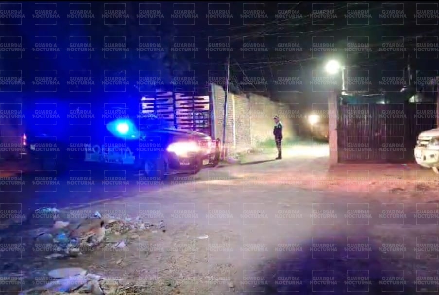 Policías municipales encontraron en el interior de una vivienda el cuerpo sin vida de una mujer de aproximadamente 35 años. 

La víctima presentaba una herida de bala en el tórax. Esto ocurrió sobre la calle San Isidro, en la colonia Las Puertas de Tonalá.

#GuardiaNocturna