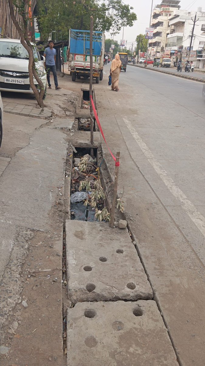 mayuri_fle's tweet photo. @ngpnmc This is the state of the road outside Belsare Clinic in Manewada. NMC JCB did this, and despite several complaints, there is no response.
Please look into this. https://t.co/q8NuINf2au