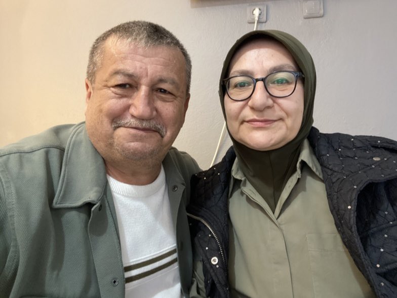 Belki dünyanın sonu değilsin ama sen benim solumda dünyamsın.
#AnnelerGünü 
#annelergünükutluolsun
