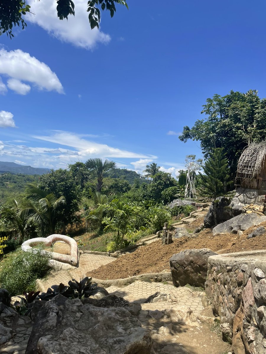 タクシーの運転手さんと仲良くなってミニツアーしてもらった✨

英語話せるようになりたい..