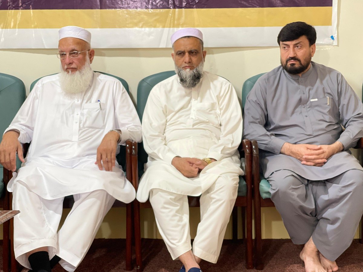 سیکرٹری جنرل جماعت اسلامی خیبرپختونخوا وسطی و سابق ممبر قومی اسمبلی صابر حسین اعوان المرکز الاسلامی پشاور میں ایک روزہ تربیتی ورکشاپ برائے ناظمین مالیات سے خطاب کر رہے ہیں۔
