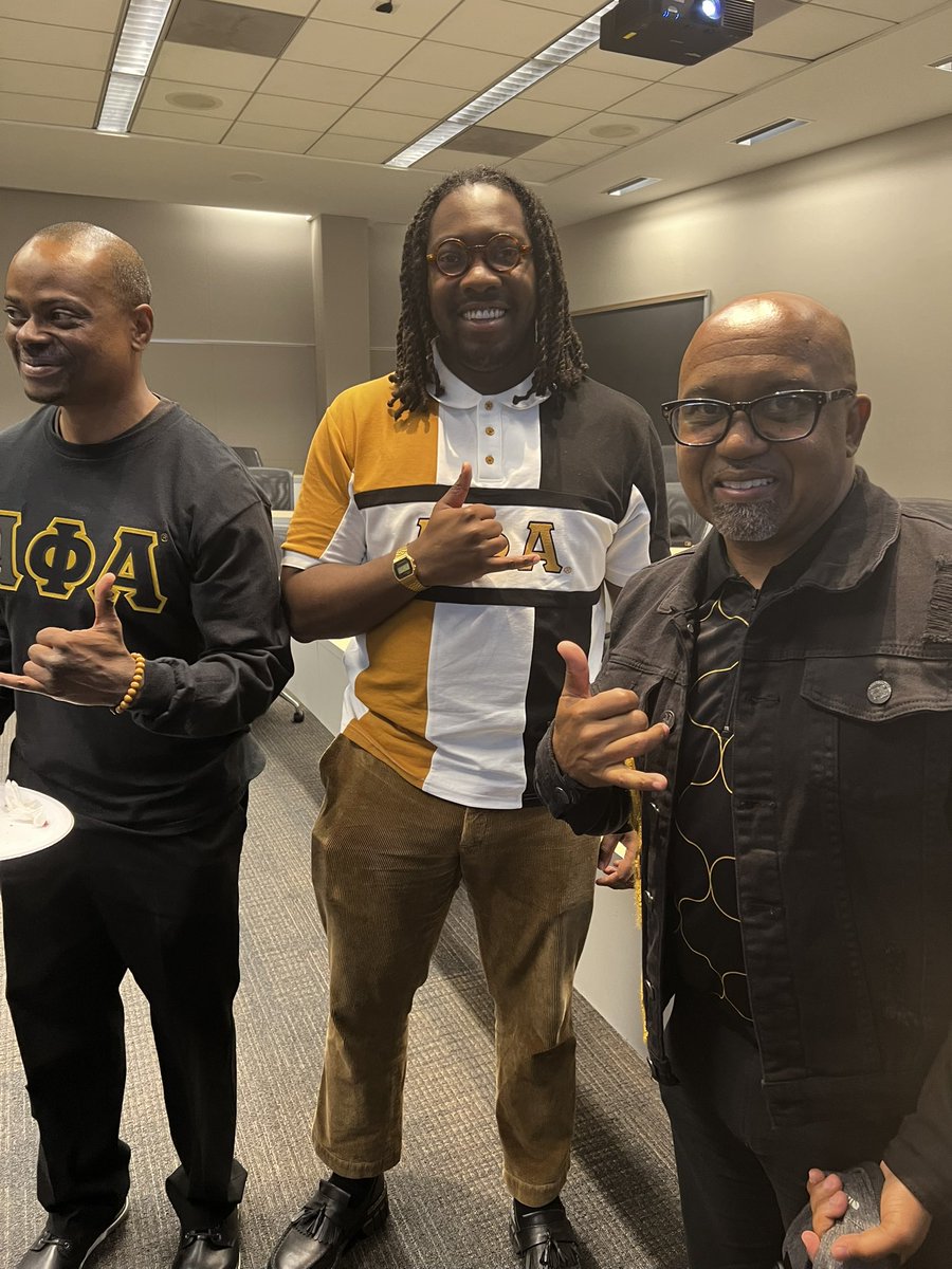 sf_alphas's tweet image. Always great vibes when Brothers get together for our monthly meeting! BIG 06 to the Brothers of GCL! 🤙🏾❄️🤙🏾 #AlphaPhiAlpha #APhiA #AlphaWest #Divine9 #D9 #NPHC #BGLO #California #WestCoast #WestCoastAlphas #WesternRegionAlphas #NorCalAlphas #NorthernCalifornia #SanFrancisco