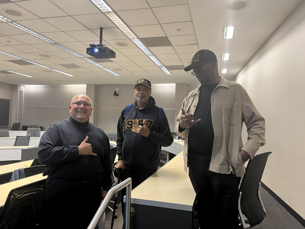 sf_alphas's tweet image. Always great vibes when Brothers get together for our monthly meeting! BIG 06 to the Brothers of GCL! 🤙🏾❄️🤙🏾 #AlphaPhiAlpha #APhiA #AlphaWest #Divine9 #D9 #NPHC #BGLO #California #WestCoast #WestCoastAlphas #WesternRegionAlphas #NorCalAlphas #NorthernCalifornia #SanFrancisco