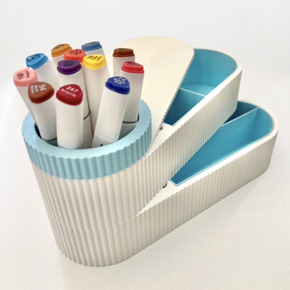 Hi makers!

Wishing you all a creative and relaxing weekend! Here’s my latest 3D printable organizer— hope you like it!

🔗 makerworld.com/models/1381099

#BambuLetsMakeIt