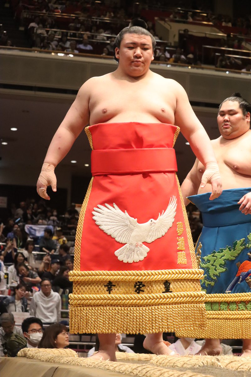 初日の様子＞ 十両土俵入り。 新十両 三田、宮乃風、夢道鵬。 #sumo