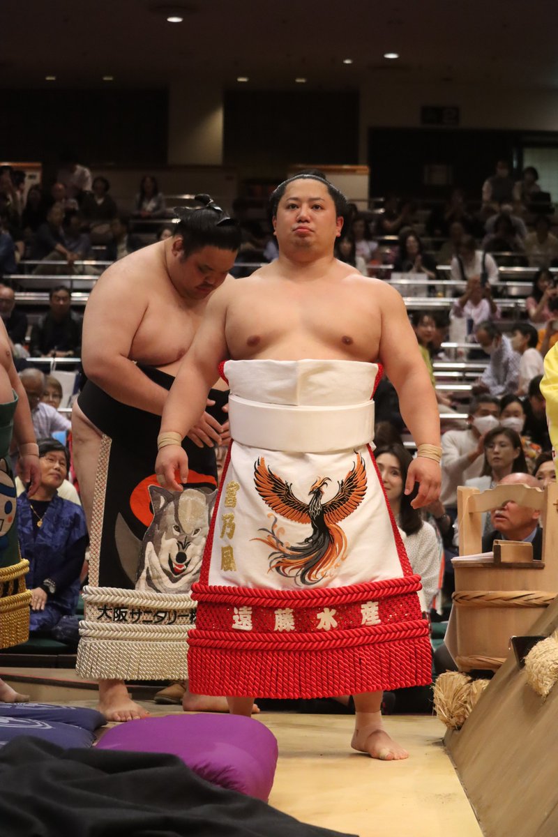 初日の様子＞ 十両土俵入り。 新十両 三田、宮乃風、夢道鵬。 #sumo