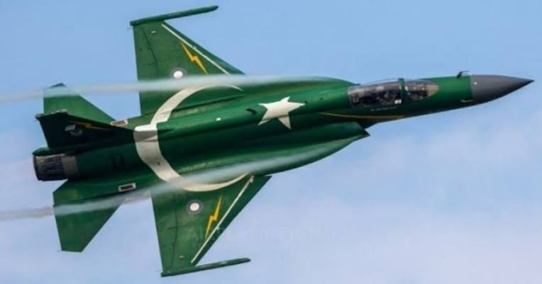 DreamzHammad's tweet photo. Pakistan responded in the broad day light  now enemy will tell the story to their children at night time soo jaao verna J-17 Thunder ajayay ga

Pakistan Armed Forces Zindabaad, Pakistan Zindabaad

#OperationBunyanulMarsoos https://t.co/NO2fOD1EOG