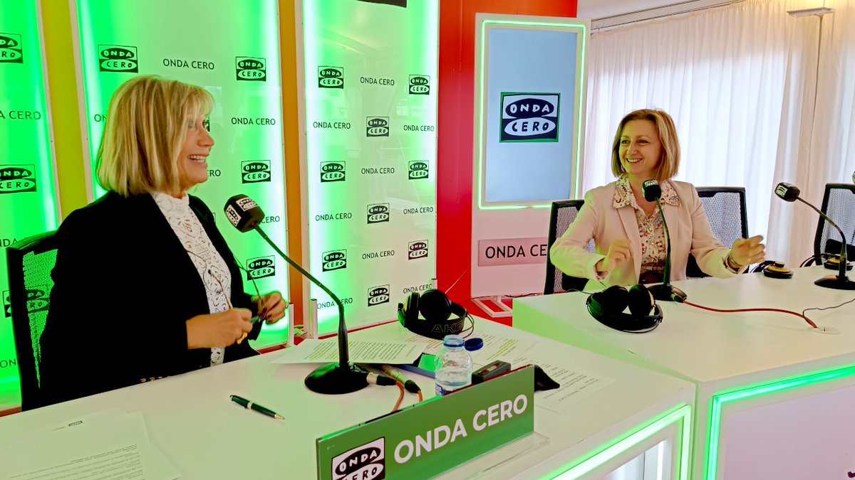 Julia en la Onda (@juliaenlaonda) on Twitter photo Estamos hablando en Málaga con la Dra. <a href="/AndreeaCiudin1/">Andreea Ciudin</a>, coordinadora del Centro de Tratamiento Integral de Obesidad del Hospital <a href="/vallhebron/">Vall d'Hebron</a> de Barcelona. Estamos en el <a href="/muelleuno/">muelleuno</a> de Málaga. #ElPesoDeLoInvisible
📻 ondacero.es/directo Estamos hablando en Málaga con la Dra. <a href="/AndreeaCiudin1/">Andreea Ciudin</a>, coordinadora del Centro de Tratamiento Integral de Obesidad del Hospital <a href="/vallhebron/">Vall d'Hebron</a> de Barcelona. Estamos en el <a href="/muelleuno/">muelleuno</a> de Málaga. #ElPesoDeLoInvisible
📻 ondacero.es/directo