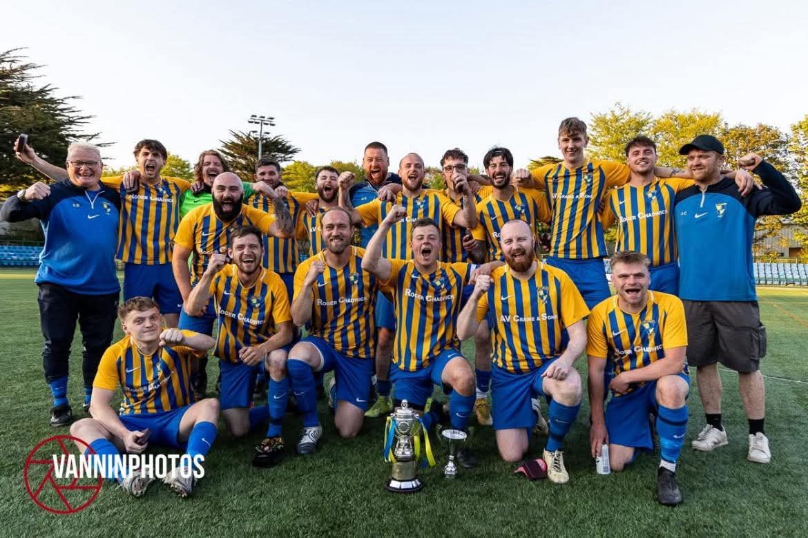 ⚽️🔵🟡JUNIOR CUP WINNERS 24/25🟡🔵⚽️

Huge congratulations to the Combi and to everyone involved with St John's for the first Junior Cup trophy since 1951!

UTFJ