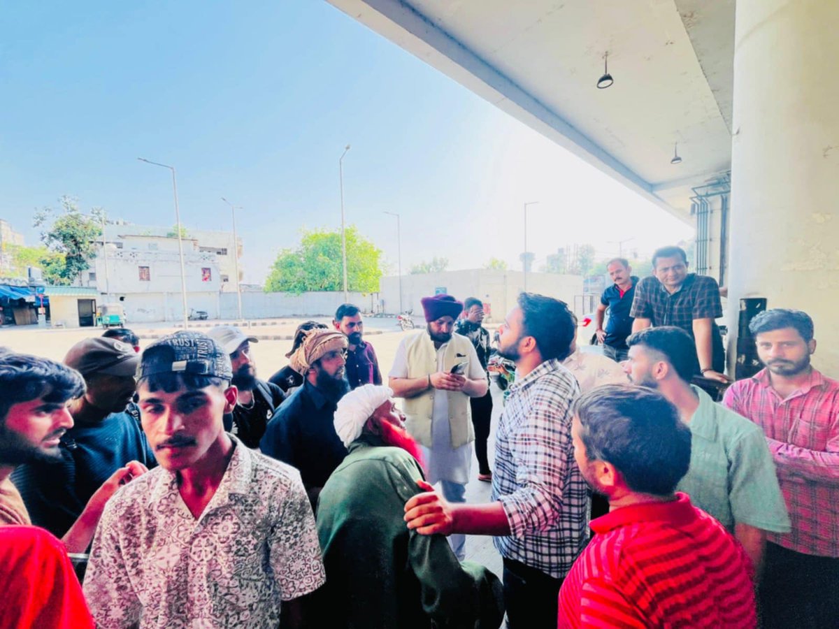 JKYNC (@yncjk) on Twitter photo PP JKYNC Jammu <a href="/Tejinder013_NC/">Tejinderpal Singh(Aman)NC ੴ ☬ ੴ 🇮🇳</a> steps in on overcharging at Jammu Bus Stand, on Party President Dr. Farooq Abdullah's directions, coordinated with RTO to fix inflated fares, bringing relief to passengers. The youth leader assured CM Omar Abdullah's commitment to public welfare. PP JKYNC Jammu <a href="/Tejinder013_NC/">Tejinderpal Singh(Aman)NC ੴ ☬ ੴ 🇮🇳</a> steps in on overcharging at Jammu Bus Stand, on Party President Dr. Farooq Abdullah's directions, coordinated with RTO to fix inflated fares, bringing relief to passengers. The youth leader assured CM Omar Abdullah's commitment to public welfare.