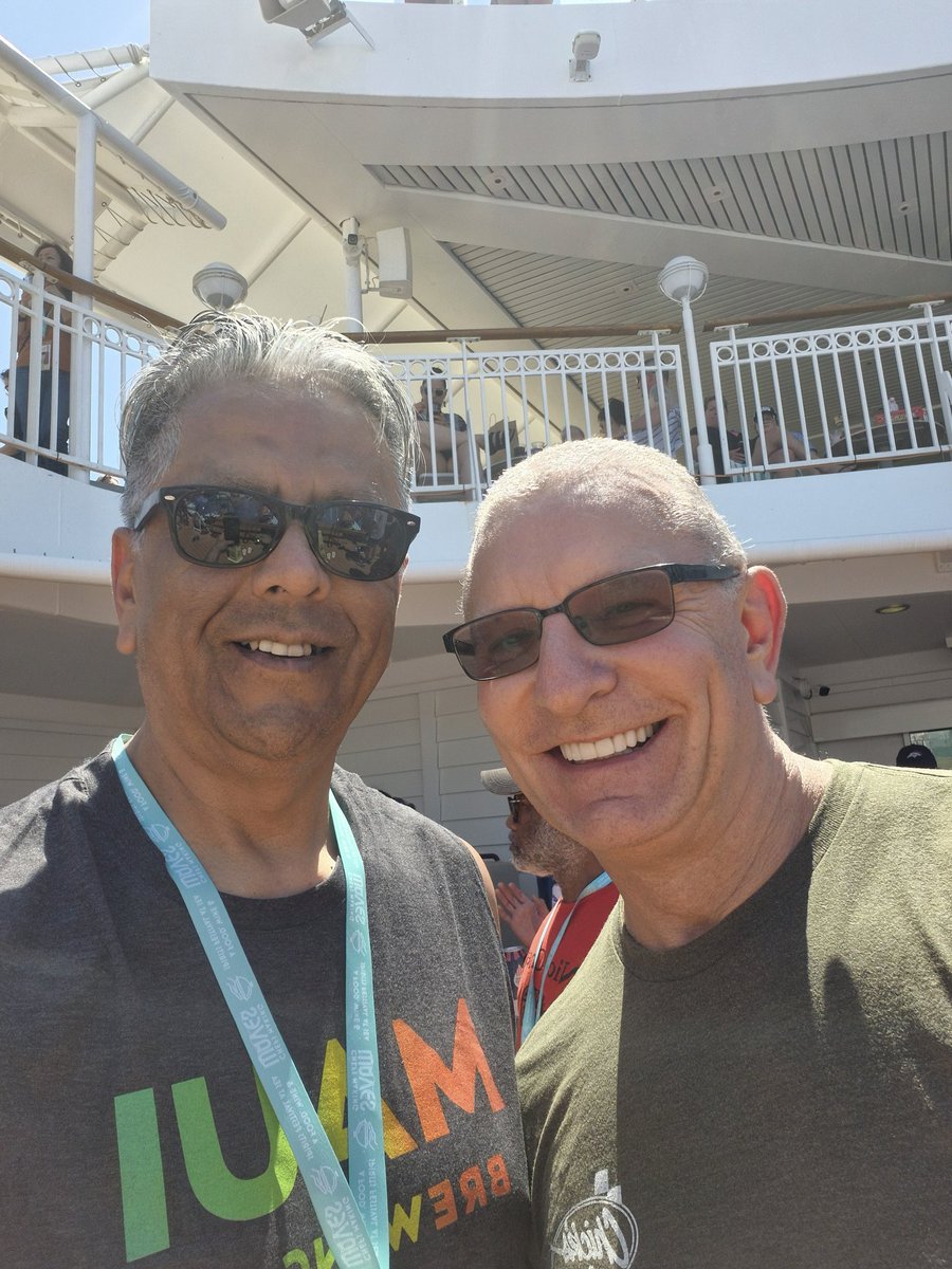 DanG425's tweet photo. @RobertIrvine just got home from the #ChefsMakingWaves cruise from Miami to Cozumel. What a great experience! Food was great, the shoes were fun and the atmosphere was simply amazing!
Thank you for the inspiration with all your words and actions!
Cheers! https://t.co/ynNY0smp1j