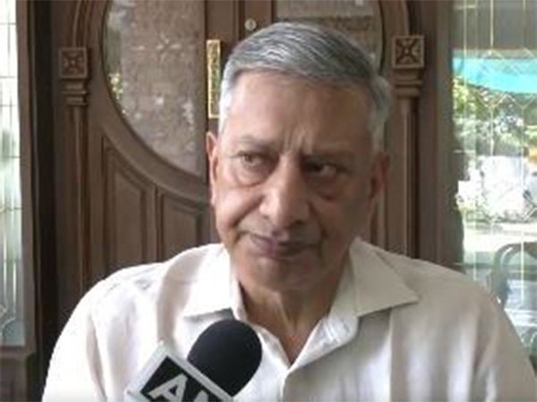 RisingKashmir's tweet photo. “No third-party intervention,” says former DGP #SPVaid on #Trump’s mediation offer on #Kashmir
@spvaid
@realDonaldTrump
https://t.co/WDvinRjlUq https://t.co/g88Te8Cprs
