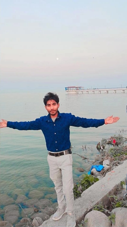 KashyapSubhash9's tweet image. #Mr.#kashyap
   ✍️ By:- Subhash Kashyap

क़िरदार खूबसूरत है मेरा. लोग छोड़ सकते हैं,🤘
लेकिन भूल नहीं सकते।। 🤔💫👇😎📸