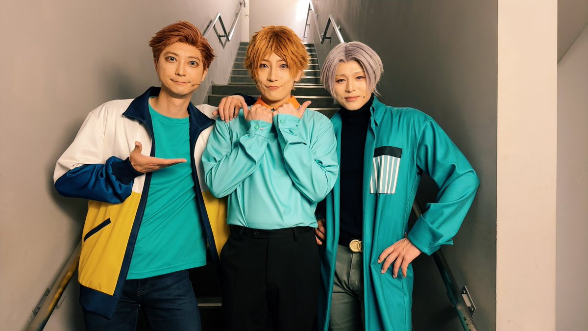 chanjin0116's tweet photo. 17年前まだ養成所の一生徒だった僕。
このお二人のW主演の舞台にアンサンブルとして出演していました。

その後の打ち上げで
『僕も皆さんの仲間になりたい』
と大胆な事を言ってその後事務所入りが実現しました。

偉大な背中を見せ続けてくれるお二人に挟まれて
嬉しそうな僕📷

#ズキアラ
#エーステ https://t.co/Fb67dgQiGD