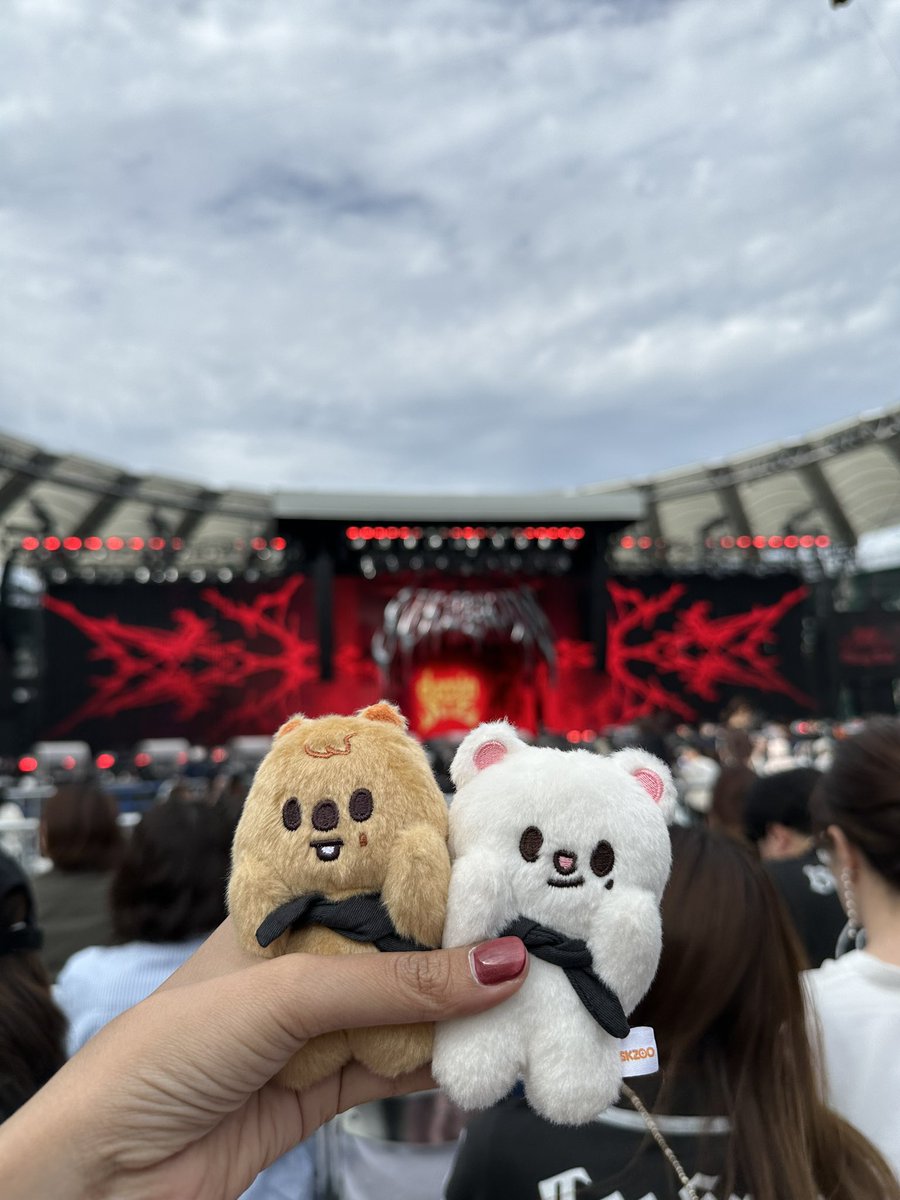 realashyaaa's tweet photo. My view today 😭😭😭 finally i got center view of dominATE concert 😭
#StrayKids #스트레이키즈
#dominATE_Japan #dominATE_Shizuoka
#ashyakemana https://t.co/3rYFAvYfhQ