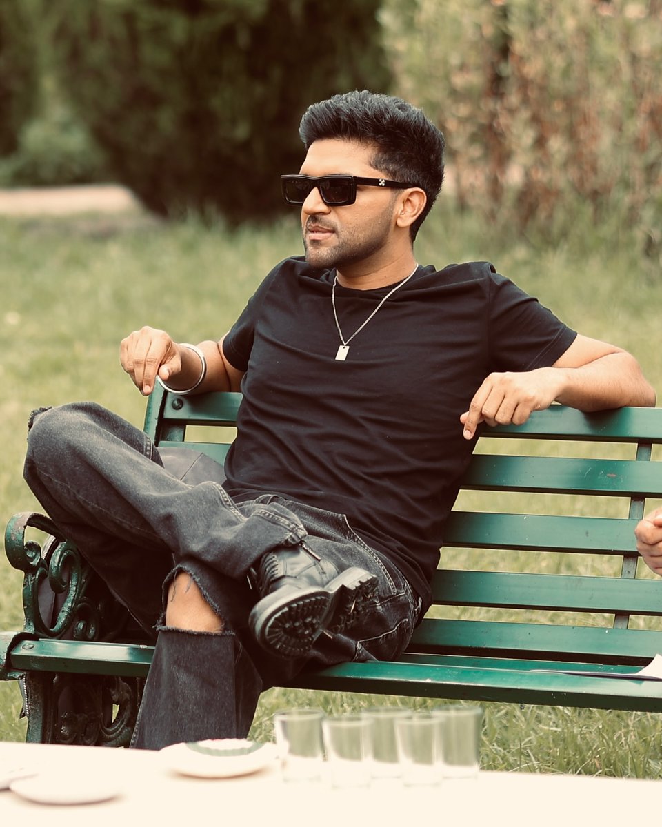 NotParthh's tweet photo. Only punjabi artist who supports India without any fear of losing listeners 🫡
The OG GOAT GURU RANDHAWA 🐐 https://t.co/kKDCBTLqVC