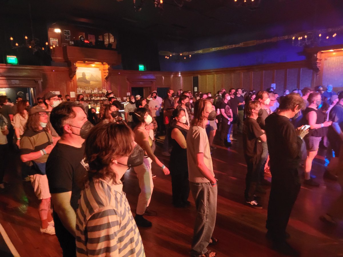 Went to the <a href="/deerhoof/">𝔻𝕖𝕖𝕣𝕙𝕠𝕠𝕗</a> x <a href="/CleanAirLA/">Clean Air LA</a> show! Deerhoof kindly asks everyone to mask up ❤️