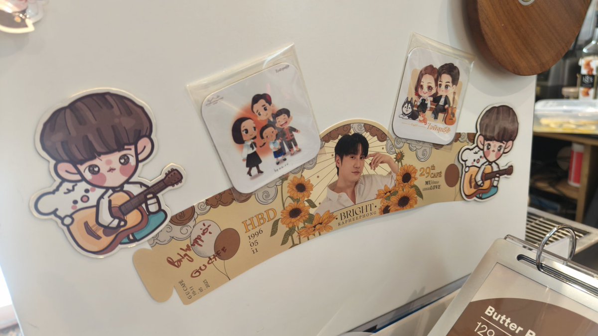 คัพสลีฟกับลายเซ็นไบร์ทๆ ใครมาคาเฟ่ อย่าลืมมาเช็คอินน้องน้าาา

#brightrpp
#BrightRapheephong
#HappyBrightDay29th
#SOLBright
#29thBrightrppBirthdayMuกับเธอเลยเจอLove