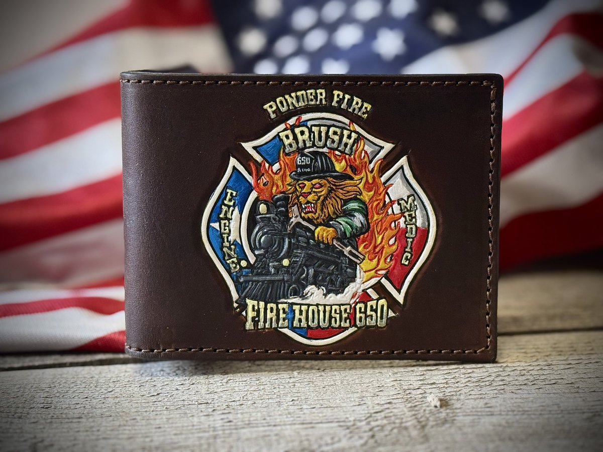Posting some new custom
Leather wallets I hand crafted.

Elevate your everyday carry with personal designs, functionality and a durable product handmade in America 🇺🇸

#etsyshop #etsyseller
#patrioticgear #customleathergoods
#MadeInUSA #patrioticgift
#customwallets