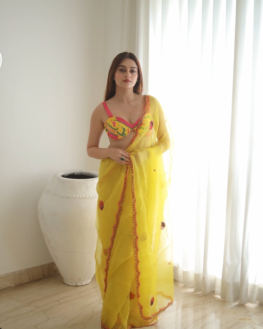 GqpkqcLWYAAmdlp?format=jpg&name=large