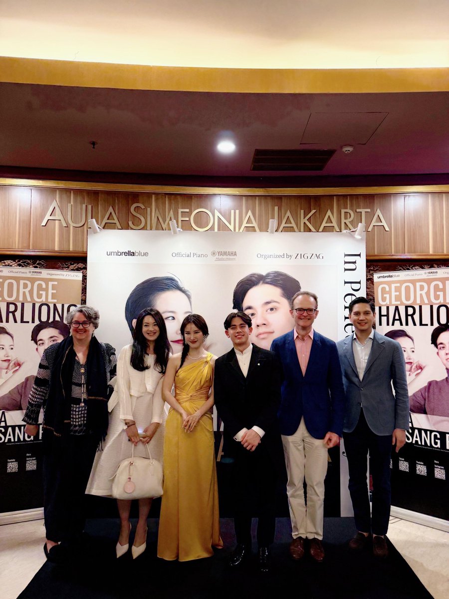 Dominic Jermey (@domjermey) on Twitter photo A delight to attend a superb concert by <a href="/georgeharliono/">George Harliono</a> yesterday in #jakarta
Caught up afterwards for a bit of fandom…..!
<a href="/desrapercaya09/">Desra Percaya, PhD</a>
<a href="/UKinIndonesia/">UK in Indonesia</a>
<a href="/idBritish/">British Council Indonesia</a> A delight to attend a superb concert by <a href="/georgeharliono/">George Harliono</a> yesterday in #jakarta
Caught up afterwards for a bit of fandom…..!
<a href="/desrapercaya09/">Desra Percaya, PhD</a>
<a href="/UKinIndonesia/">UK in Indonesia</a>
<a href="/idBritish/">British Council Indonesia</a>