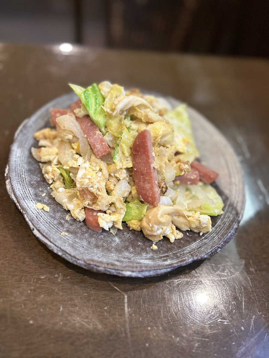 CafeBarmoto's tweet photo. こんにちはmotoです！
こちらは沖縄フェア開催中
人気のフーチャンプルと島らっきょの天ぷらなどなど。
そして沖縄といえばオリオンビール🍺
是非お越しください！
#cafe#bar#沖縄フェア#泉佐野#cafebarmoto https://t.co/BVzi6aPZ1W