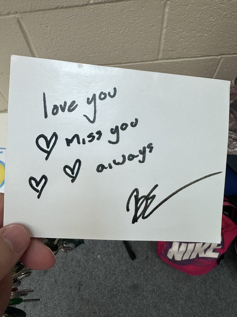 StKevinsCC (@stkevinscc1) on Twitter photo Amazing surprise this week when one of our 1st years, Betania, got a response from <a href="/billieeilish/">billie eilish</a> to a postcard she sent as part of an assignment in English class! Amazing surprise this week when one of our 1st years, Betania, got a response from <a href="/billieeilish/">billie eilish</a> to a postcard she sent as part of an assignment in English class!