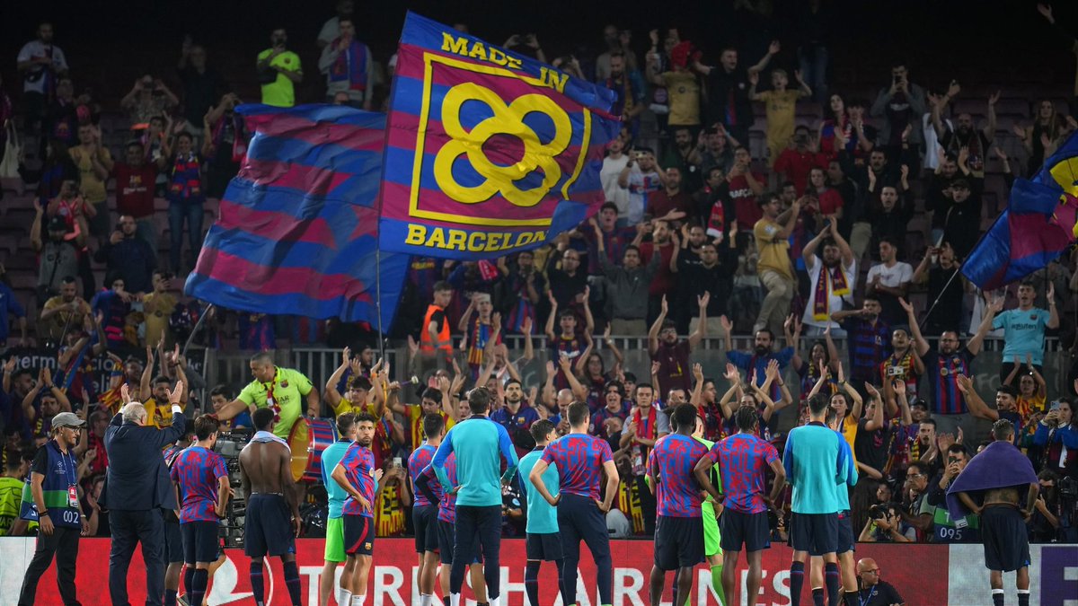 HOY NO SOLO JUGAMOS CONTRA 11 JUGADORES.
Jugamos contra un estado.
Jugamos contra el poder.
Jugamos contra los medios.
Jugamos contra la historia.

Y jugamos por un escudo.
Jugamos por un pueblo.
Jugamos por un sentimiento.
Jugamos por los nuestros y los q ya no están.
Jugamos