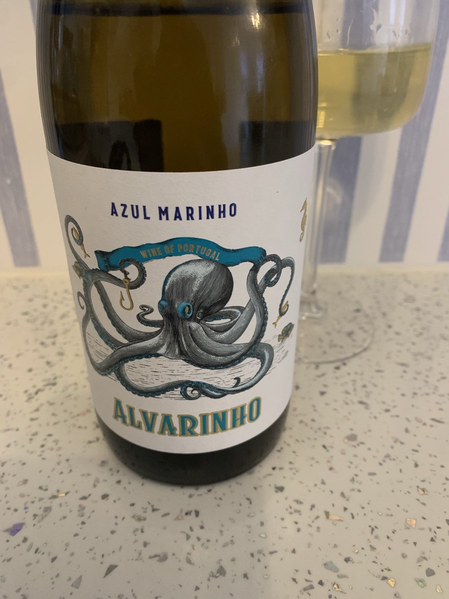 rico_stathis's tweet image. Last nights was about delicious #clams from our local fishmonger (under 20mins onion garlic chilli parsley wine tomato)#sourdough from our local bakery and a rather pleasant #Alvarinho from #Portugal A splendid night it was. #shoplocal #homecooking
