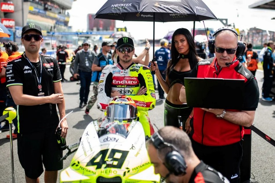 Di Giannantonio: “¿La Ducati es una moto hecha para Márquez? No la ha revolucionado en dos carreras”

Preguntado por si la última evolución de la Ducati es una moto hecha para Marc Márquez, Di Giannantonio respondió:

“Hasta donde yo sé, las motos son todas iguales, pero eso