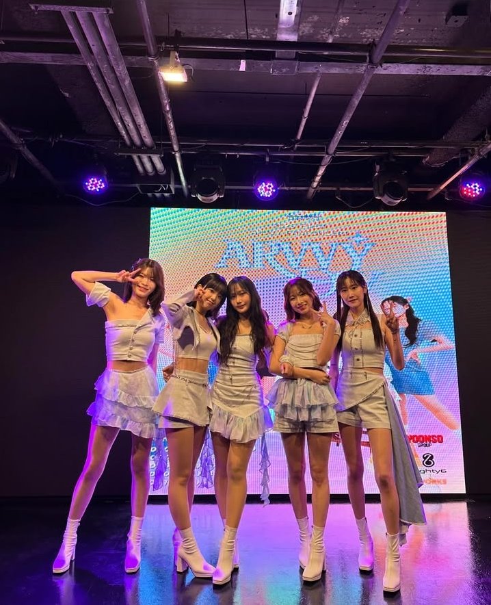 GqpnPhBWQAAj3_y?format=jpg&name=900x900