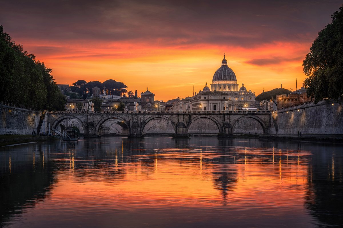 Vibrant sunset over Rome 🇮🇹🏛️