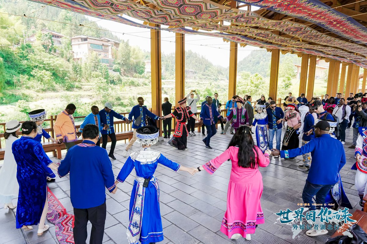 tYc6xMw0EJ3007's tweet photo. 25 foreign media journalists from 22 countries including Russia, Georgia, Kazakhstan, Kyrgyzstan, Moldova, Tajikistan, Turkmenistan, Uzbekistan, Armenia, Angola, Burundi, Congo (Kinshasa), Guinea, etc. have arrived in #Enshi, #Hubei, for a seven-day trip. https://t.co/ngBxWNxZnm