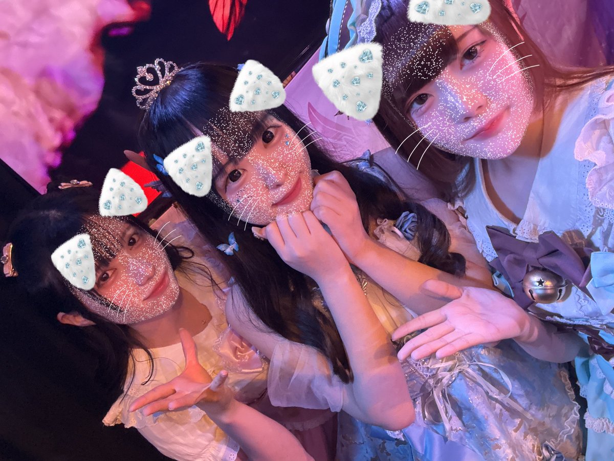 CrossOver_idol's tweet photo. とぅいんくる⭐︎すてーじ
本日も20:00まで営業しております🪄︎︎◝⭐︎

本日は 
らば卒業イベントです🩵❕💐

16-20 らば@sakuraba_mm 
16-20 みつ@_mikkooo_ 
16-19 しおり@5shiori5 

でお待ちしております🤍 https://t.co/mhpGXnhXPa