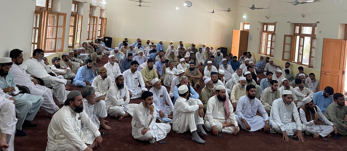 نذیراحمدجنجوعہ مرکزی ناظم مالیات جماعت اسلامی پاکستان المرکز الاسلامی پشاورمیں ایک روزہ تربیتی ورکشاپ برائےناظمین مالیات سےخطاب کررہےہیں۔امیرجماعت اسلامی خیبرپختونخواوسطی عبدالواسع،صوبائی جنرل سیکرٹری جماعت اسلامی خیبرپختونخواوسطی صابرحسین اعوان ودیگرذمہ داران اسٹیج پرموجودہیں۔