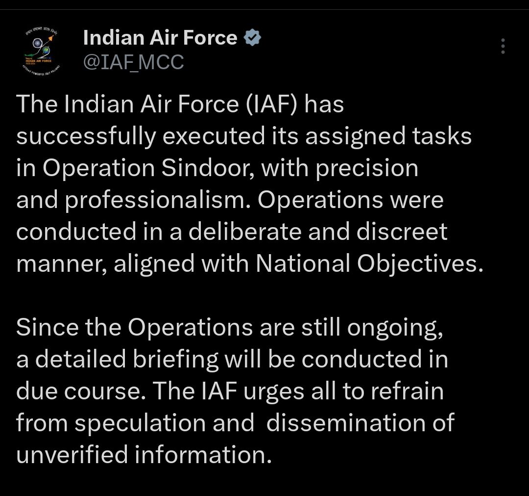 बड़ी खबर:
भारतीय वायु सेना  ने कहा ऑपरेशन सिंदूर में अपने सौंपे गए कार्यों को सटीकता और व्यावसायिकता के साथ सफलतापूर्वक अंजाम दिया है। ऑपरेशन राष्ट्रीय उद्देश्यों के अनुरूप सोच-समझकर और विवेकपूर्ण तरीके से संचालित किए गए।

और #OperationSindoor  अभी भी जारी है...
