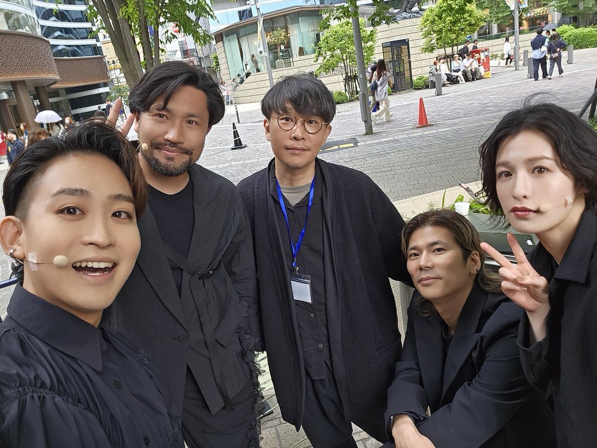 NakaiTomohiko's tweet photo. #musicalBB
野外の最高に気持ち良い空間で演じさせていただきました！
出演
#LEI'OH さん
#皆本麻帆 さん

演出の
#長谷川寧 さん
作曲の
#蔡忠浩 さん

短い稽古期間で高め合える、
とても素敵な出逢いでした！ https://t.co/yWBeIr0vBW