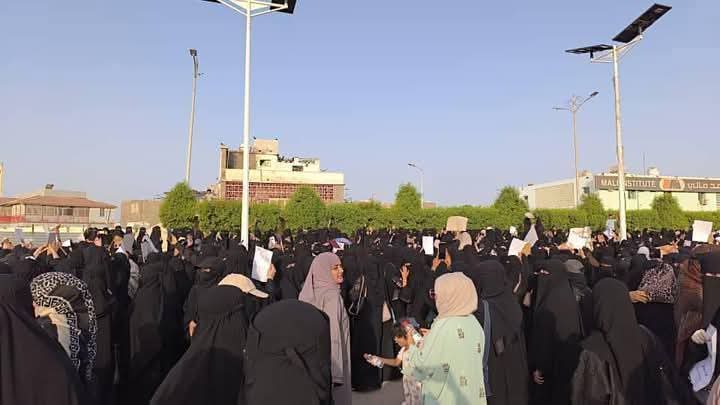 الشعب اليمني يسأل:
أين الكهرباء؟ أين الماء؟ أين حقوقنا التي كفلها الدستور؟!
إلى متى سنبقى رهائن للفساد؟
صرنا نُكافأ بالحرمان ويُعامل غياب الخدمات كأمر طبيعي!

كفى عبثًا بكرامتنا... كفى استهتارًا بمعاناتنا.
#اليمن #انقطاع_الكهرباء #الحقوق_المشروعة
