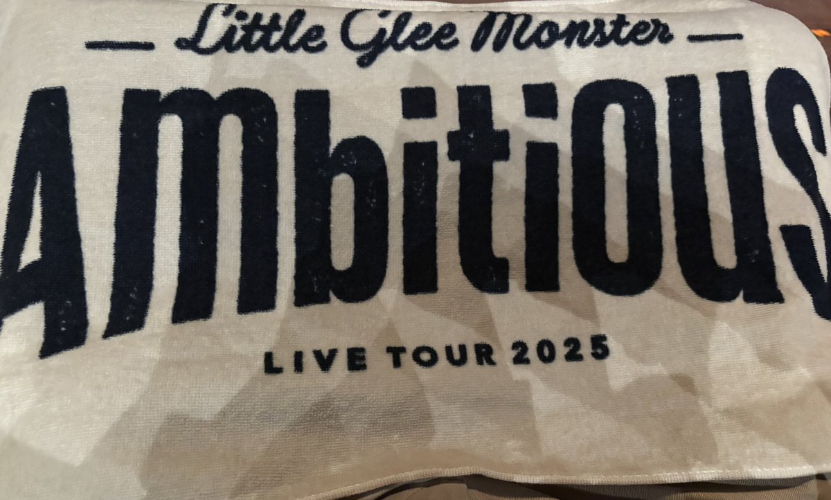 「8列目！結構前の方嬉しい」
ってチケット発券のとき思ったら、まさかの1～7列目が欠番で最前列なんて聞いてないよ😭💛💛

人生初の最前列ライブ楽しんできます♪
#リトグリ_Ambitious