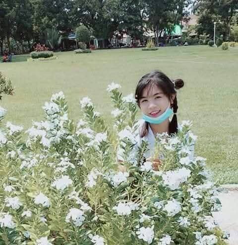 ပန်းတေနဲ့အပြိုင်👆👆