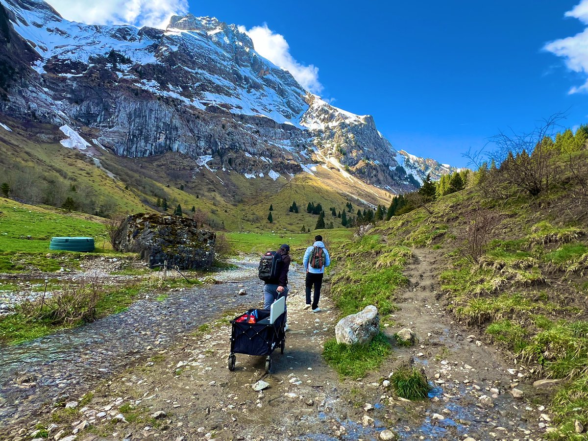 Good morning people!

Sunday isn’t an end.
It’s a chance to slow down, reflect, and reset.

Take what you need.
Leave what you don’t.

Have a great day!