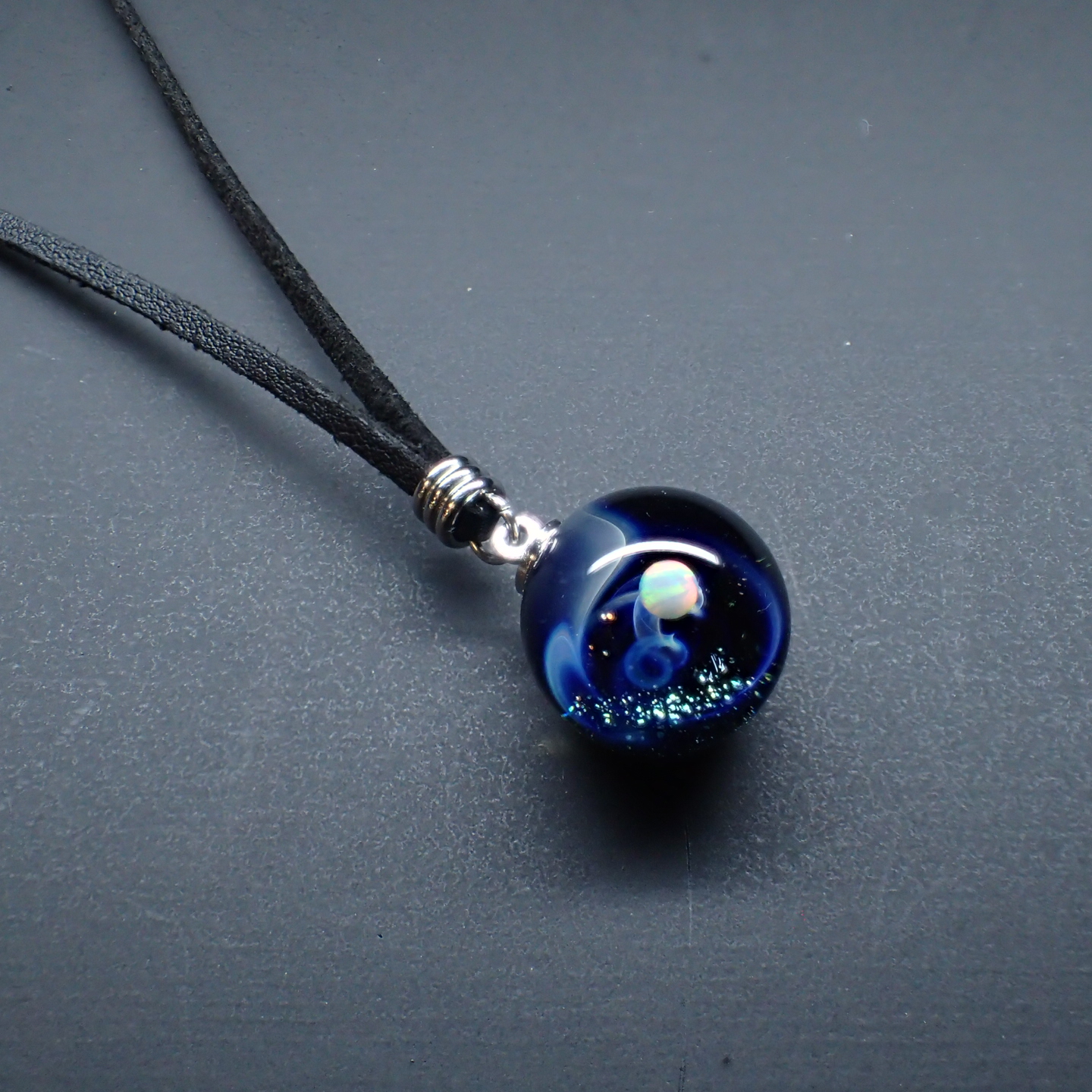 周波数MONDKRAFT 量子フィールドガラスストーン ペンダント 10055020302303002.jpg