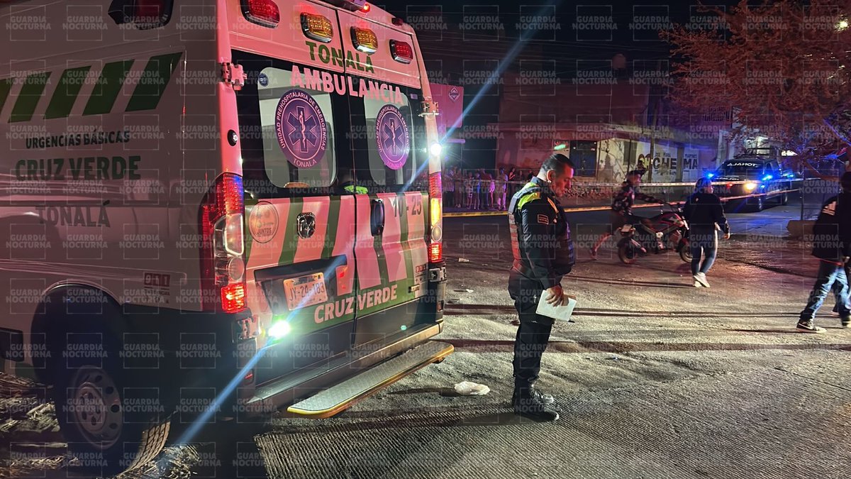 #AlMomento Un joven de 17 años de edad fue lesionado con al menos cinco impactos de arma de fuego sobre el Periférico, en su cruce con la calle San Julián, de la colonia Jalisco, en Tonalá

#GuardiaNocturna