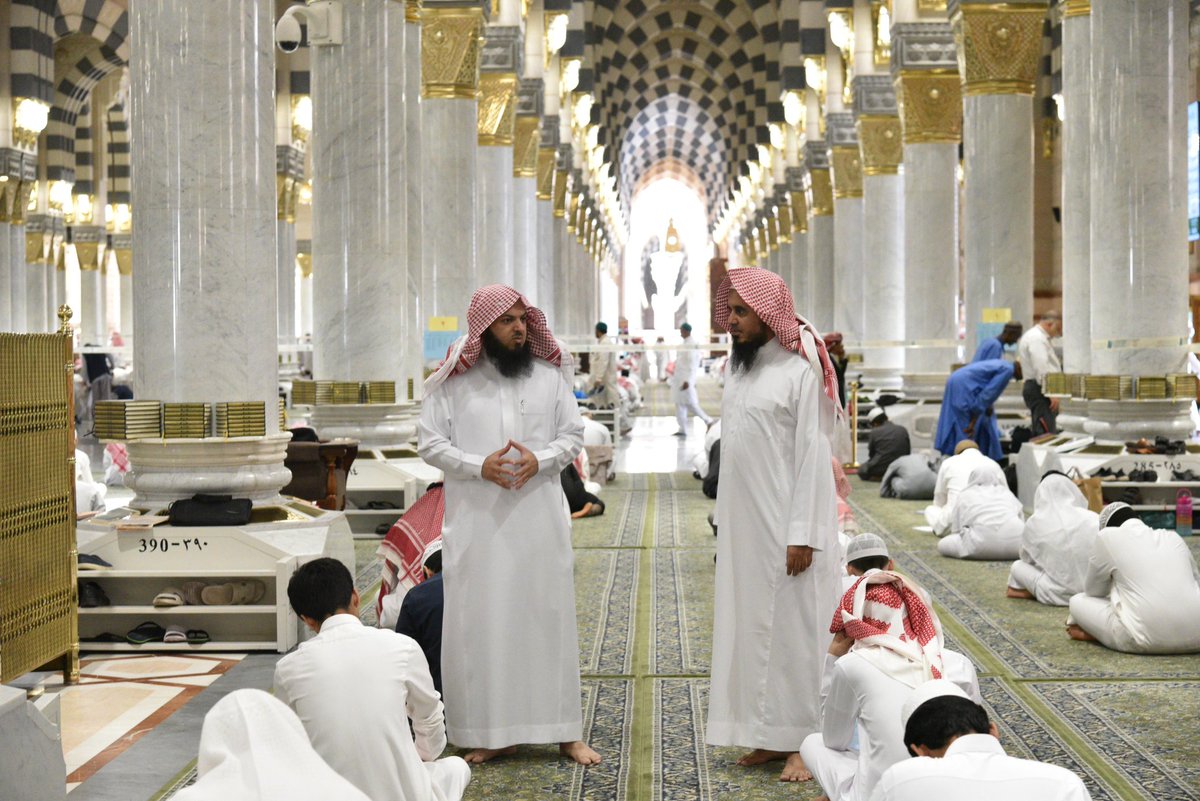 info_fopm's tweet photo. فضيلة الوكيل المساعد للشؤون العلمية والأكاديمية عميد كلية المسجد النبوي د. سلمان الفقيه في جولة ميدانية لمتابعة سير الاختبارات النهائية للفصل الدراسي الثاني
رافقه مدير معهد المسجد النبوي الشيخ عبدالعزيز الجابري https://t.co/RsP7n31E2L