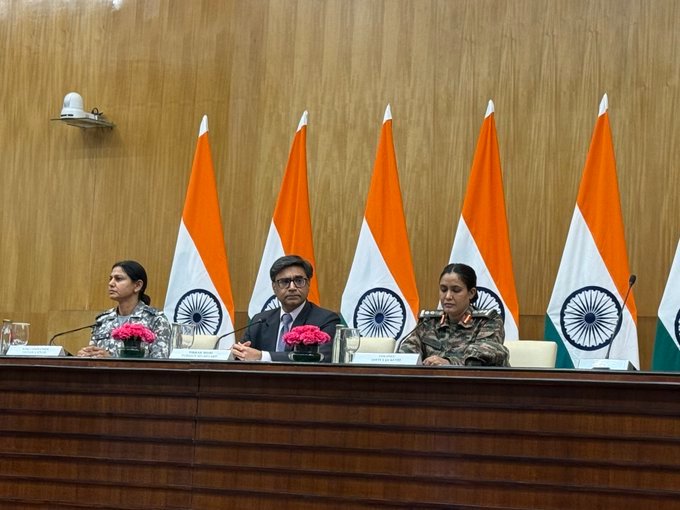 सेना का मनोबल बढ़ाने का काम करें कॉमेंट बॉक्स में लिखों 'भारत माता की जय" 🇮🇳