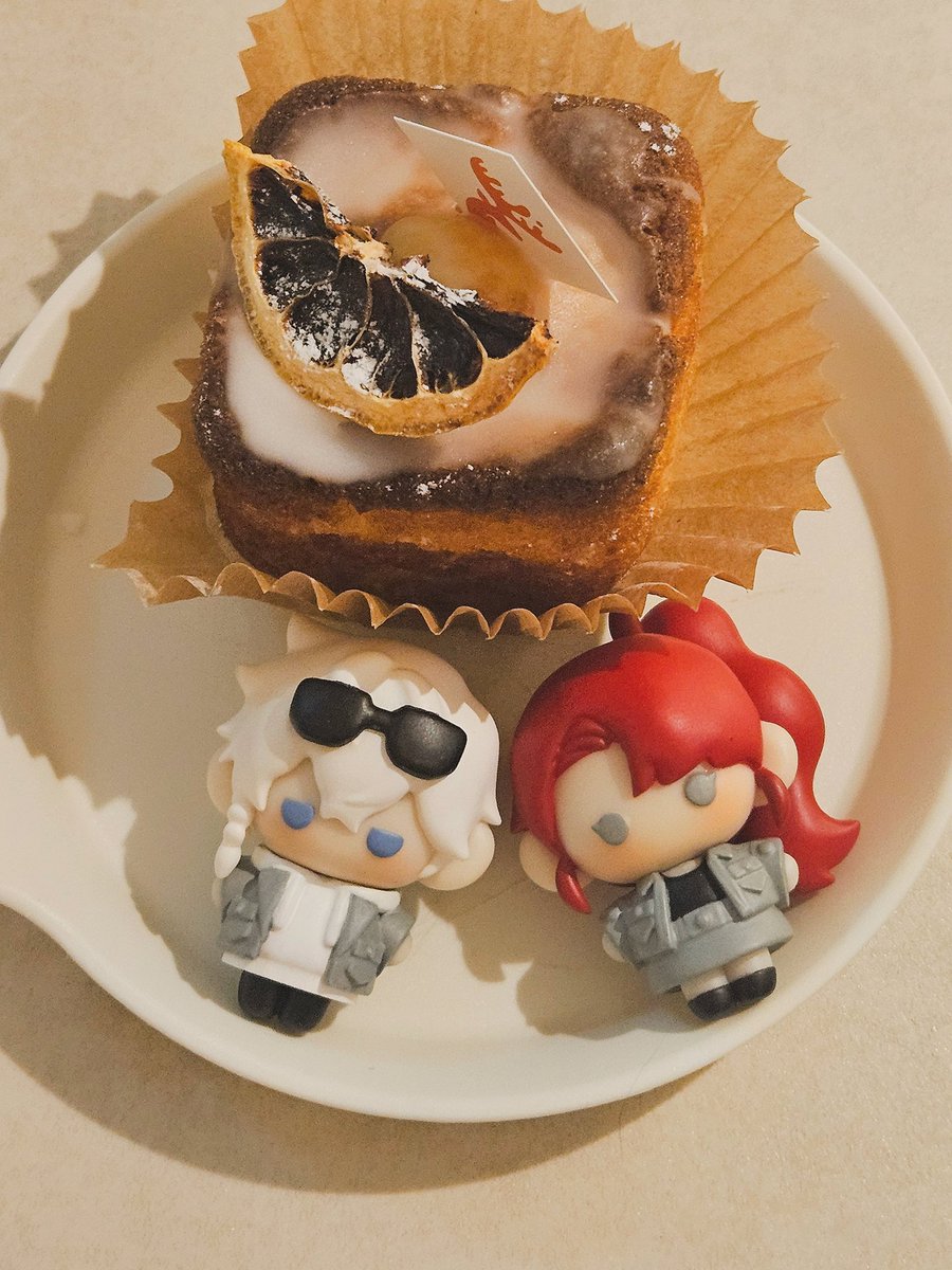 너무너무 아름다운 커미션을 자랑합니다..
과정도 상담도 너무 친절한 진행이시고 
여러모로 만족스러워서 공유합니다👍